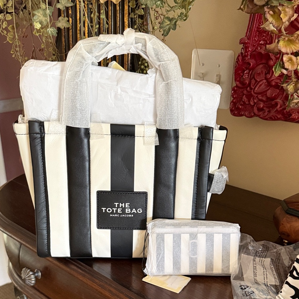 Marc Jacobs Black and Cream Striped Tote with matching wallet NWT